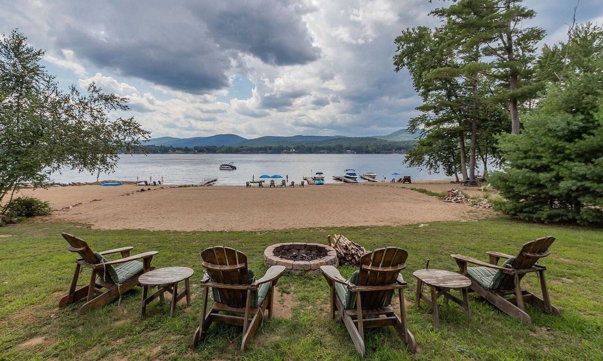 Northville House | Beachfront/Lakefront/Mountain-view Chalet