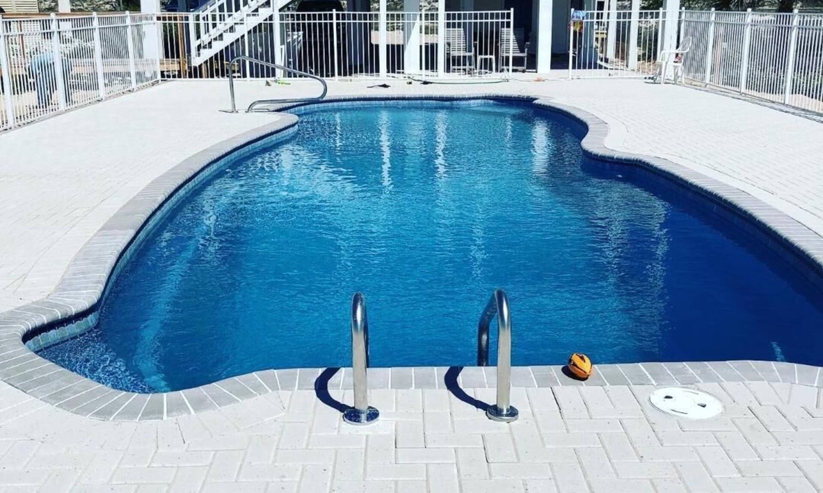 East End House | BEACHFRONT & LARGE POOL THAT CAN BE HEATED