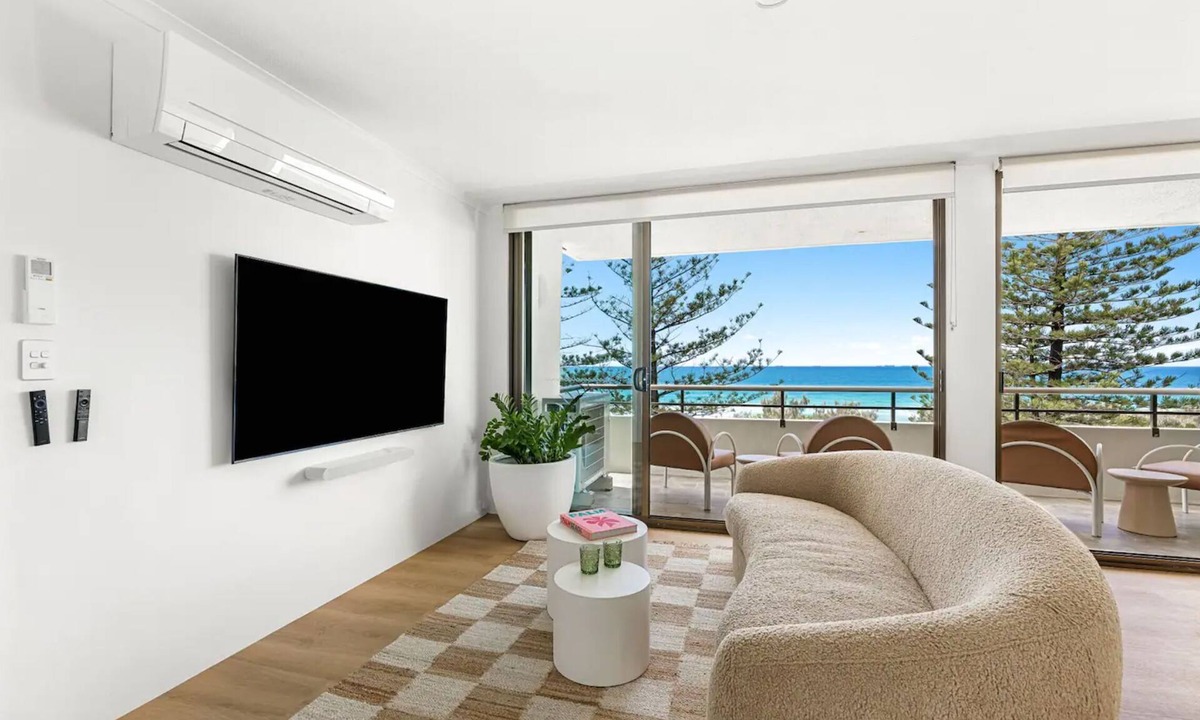 Buddina Apartment | Beachfront living & ocean views