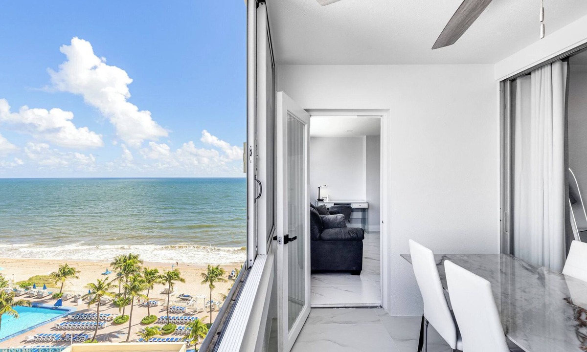 Galt Mile Hotel | Beachfront Luxe Resort Condo Ocean Views On the Beach-Heated Pool-Indoor balcony