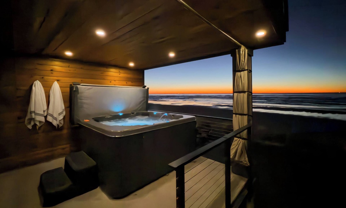 Rockaway Beach House | Beachfront Luxury, HotTub, Spa, Big Arcade, Open Layout, 4 Owner Suites, FirePit