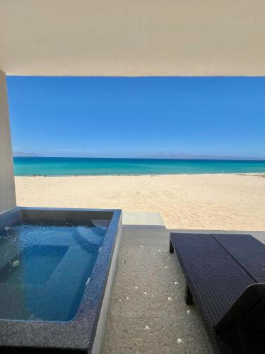 La Paz Apartment | Beachfront Luxury Condo Private Jacuzzi Ocean Views
