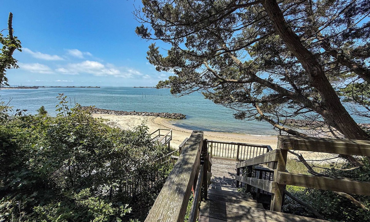 Cape Charles House | Beachfront Luxury Home w/Fabulous Garden & Sunset Views!