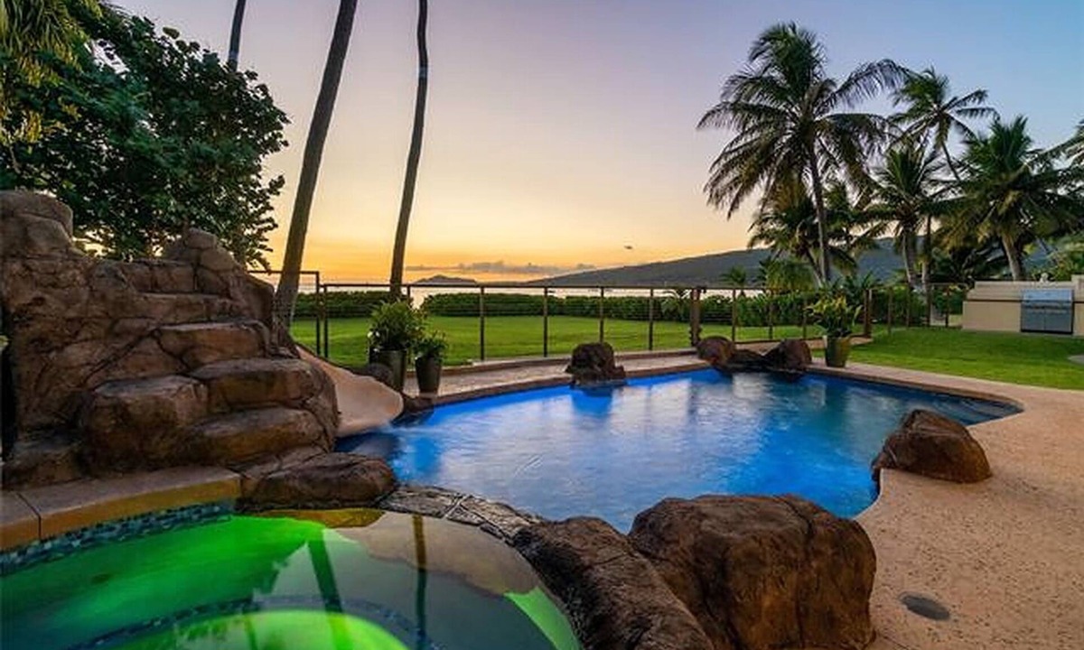 Portlock Villa | Beachfront Luxury Villa