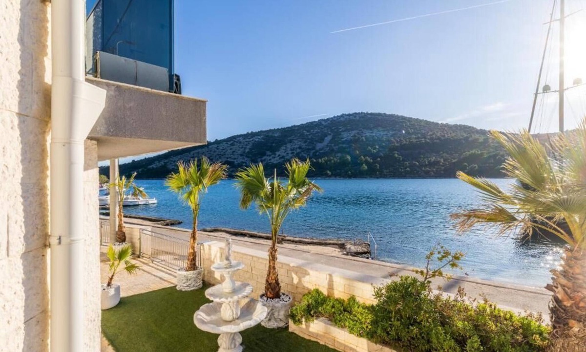Vinisce Villa | Beachfront luxury villa Vinisce