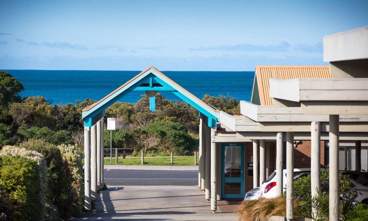 Apollo Bay Hotel | Beachfront Motel