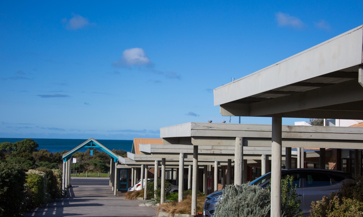 Apollo Bay Hotel | Beachfront Motel