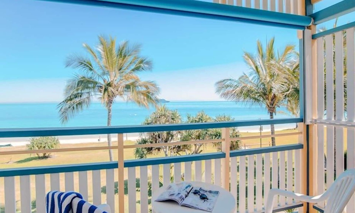 Brisbane Waterfront Villa | Beachfront multi level Island Villa