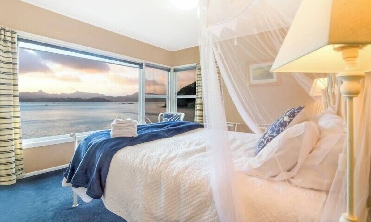 Coromandel Apartment | Beachfront Bliss ~ Upper Deck Apartment