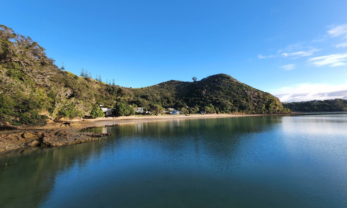 Coromandel House | Beachfront hideaway in Ruffins Bay