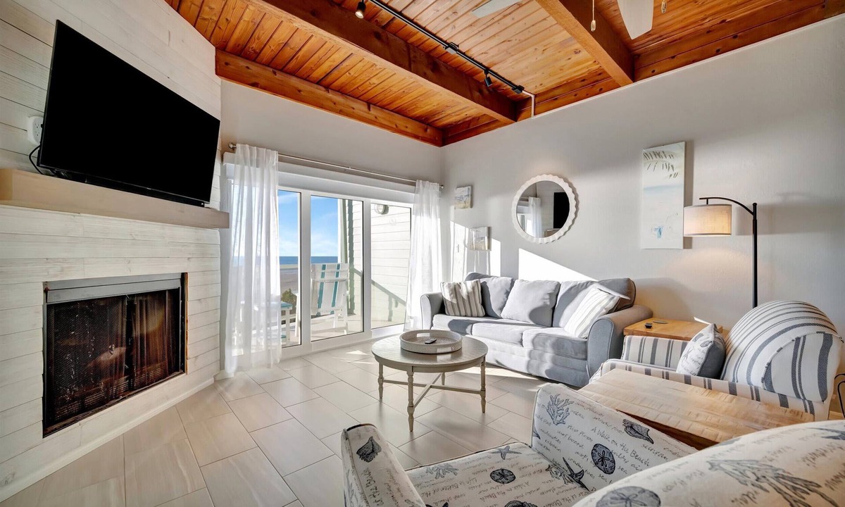 Indian Shores Apartment | Beachfront Ocean Views Balcony Condo Sleeps 8