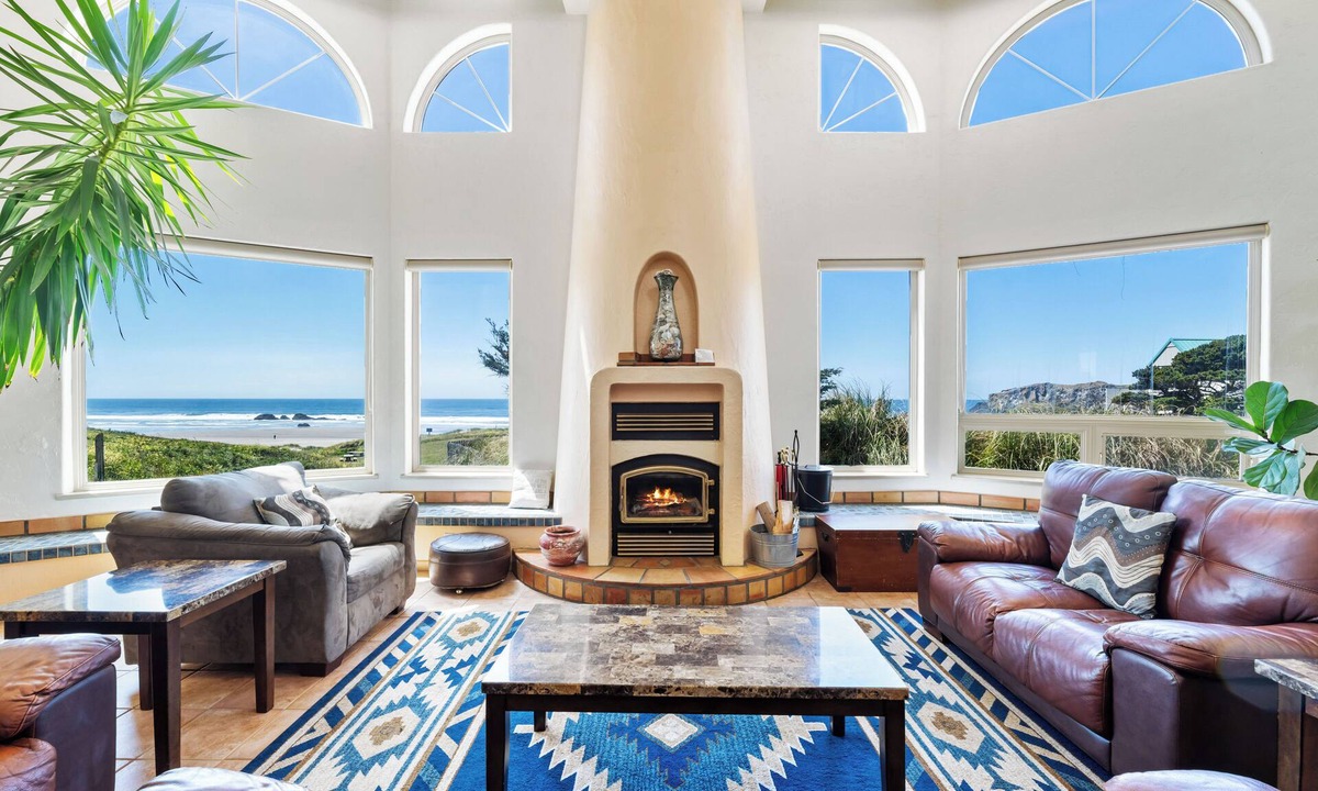 Bandon House | Beachfront, ocean view, direct beach access, dog friendly