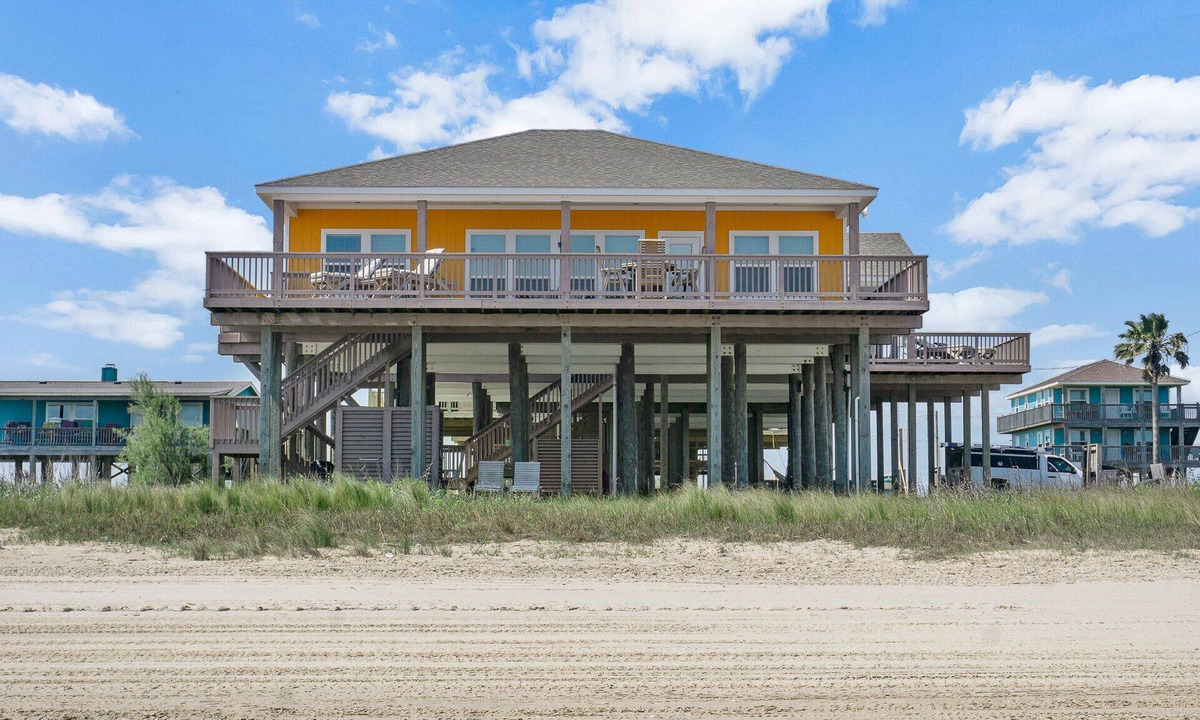 Port Bolivar House | Beachfront | Ocean Views, Deck & Gaming Console