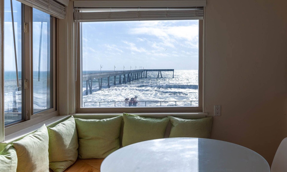 Sharp Park House | Beachfront Ocean Views 20 Mins to SF!