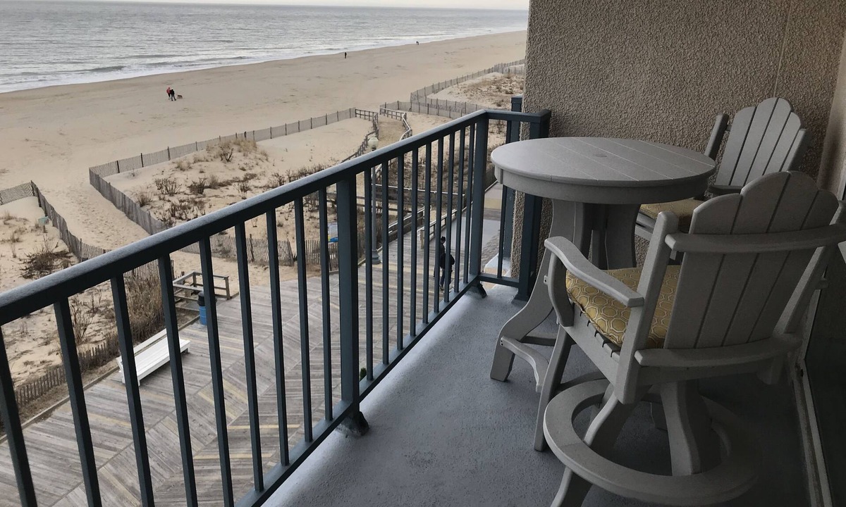South Rehoboth Condo | Beachfront, Oceanfront, Rehoboth, DE on the Boardwalk, January late check out!