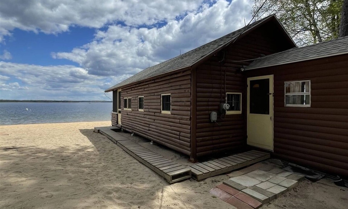Standish Villa | BEACHFRONT ON SEBAGO LAKE