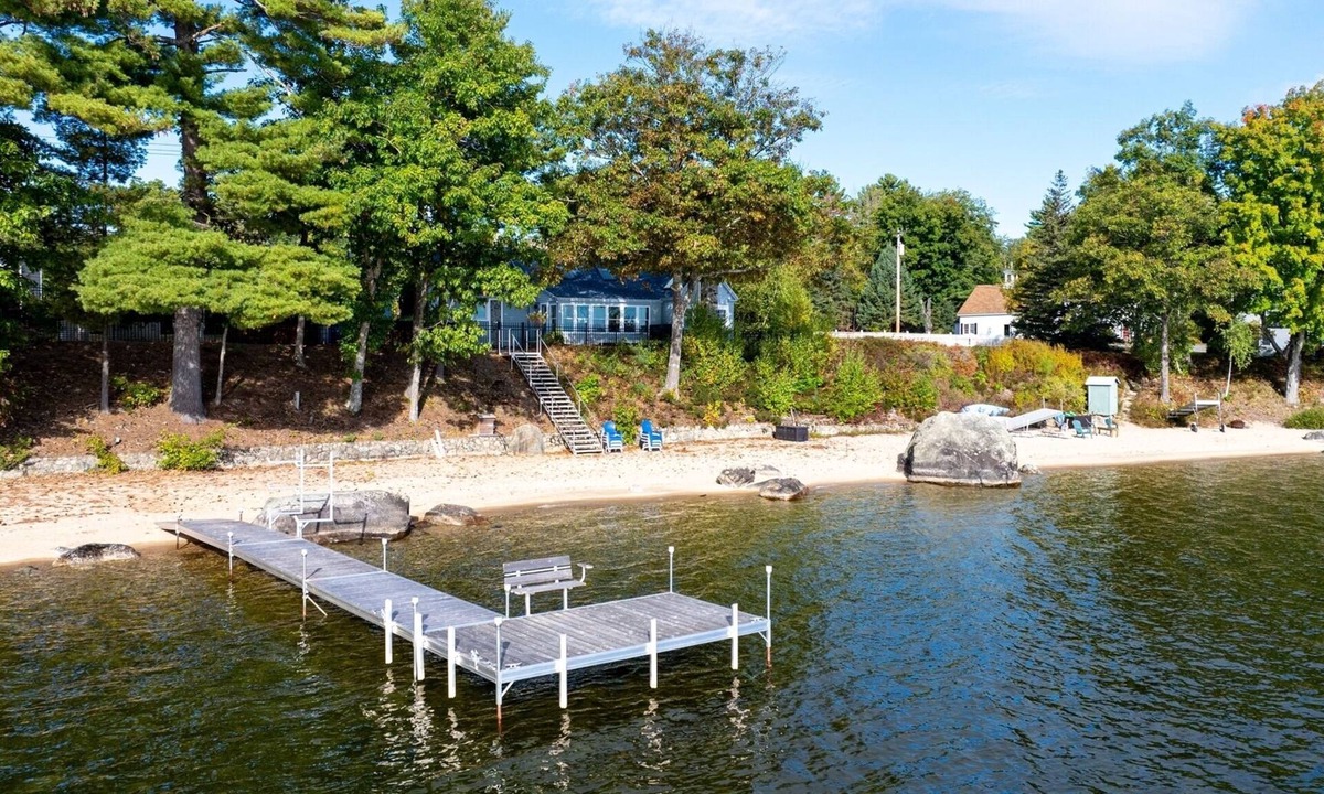North Sebago Cottage | BEACHFRONT ON SEBAGO LAKE