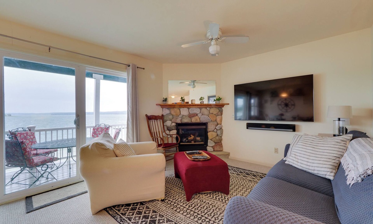 Onekama Condo | Beachfront Onekama Vacation Rental w/Balcony!