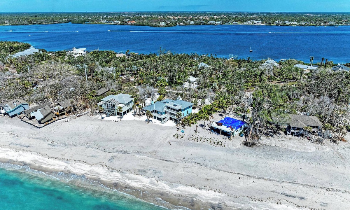Englewood House | Beachfront Palace with Birdseye Rooftop Deck!