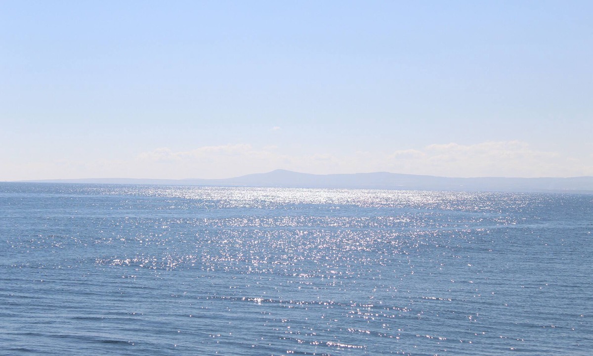 Lossiemouth House | Beachfront Panoramic Seaview Free Wifi & Parking