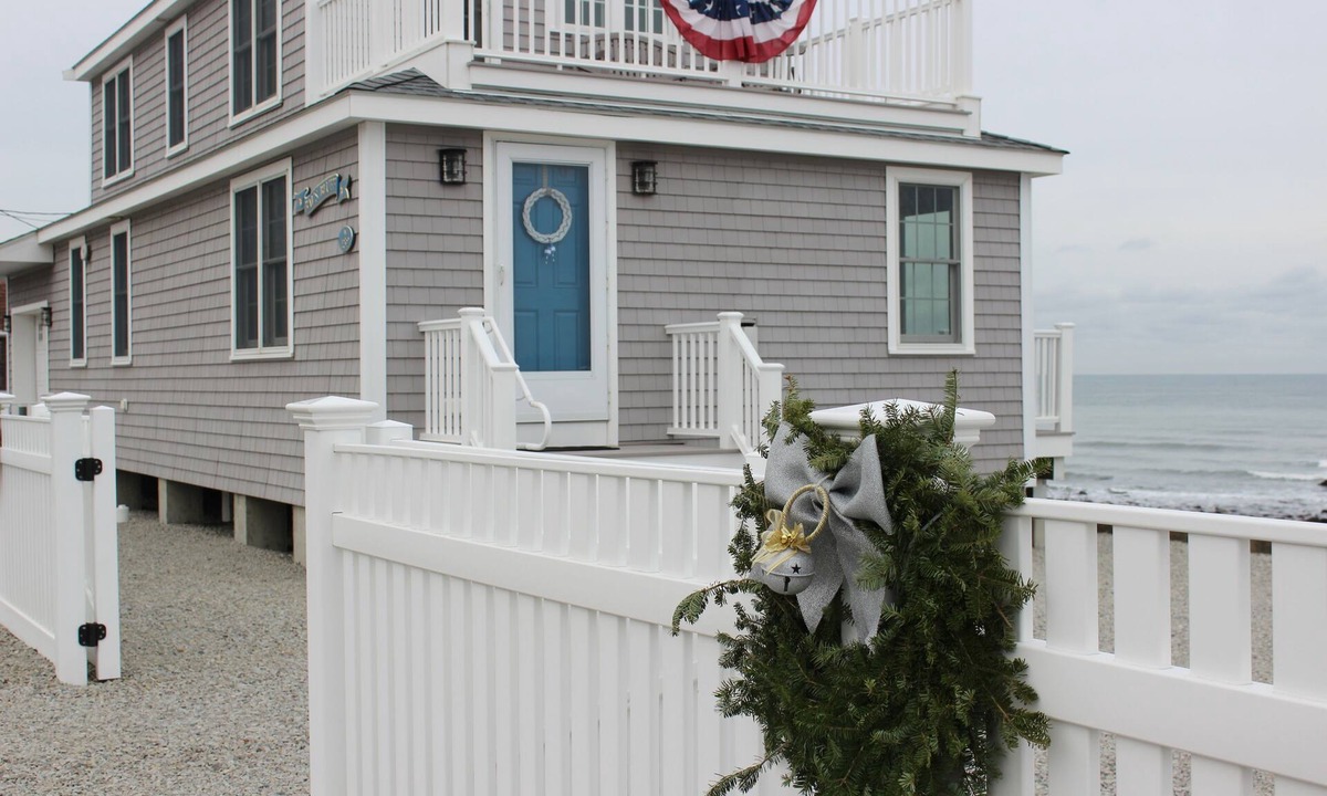 Ocean Bluff-Brant Rock House | BEACHFRONT, Panoramic Views, Sunrises, Moonrises, Walking Distance Restaurants