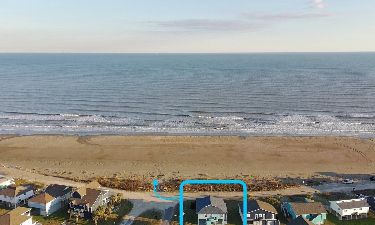 Spanish Grant House | Beachfront Panoramic Views, Covered Patio, Clean, 6 Miles from Town