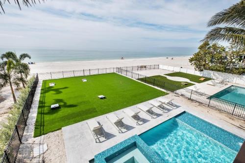 Bradenton Beach House | Beachfront Paradise