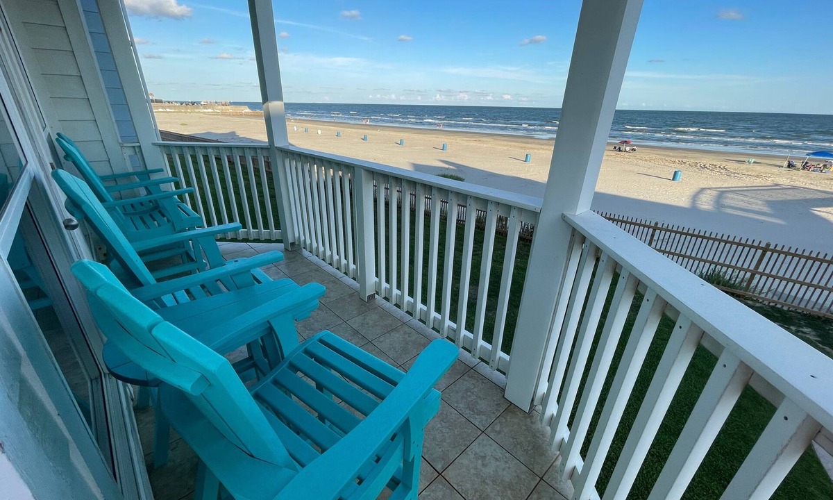 Galveston Condo | "Beachfront Paradise - Wake Up to Ocean Views & Waves!