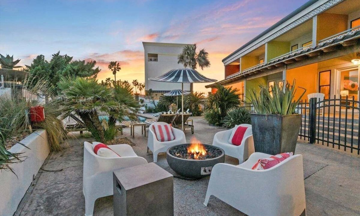 San Jacinto Condo | Beachfront | Pool | Hot Tub
