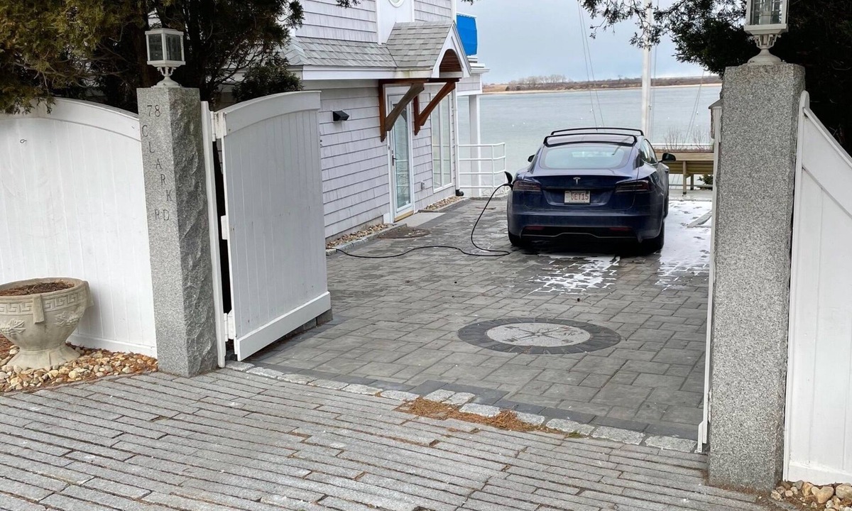 Great Neck House | Beachfront Private 3Bdr/3 Bath Home with Sandy Beach on Great Neck in Ipswich MA