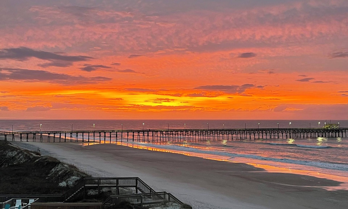 North Topsail Beach Villa | Beachfront Pvt Hot Tub & Heated Pool + Elevator