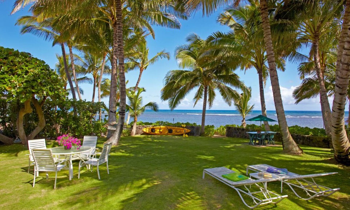 Mokuleia House | BEACHFRONT REEF TURTLES KAYAK NORTH SHORE