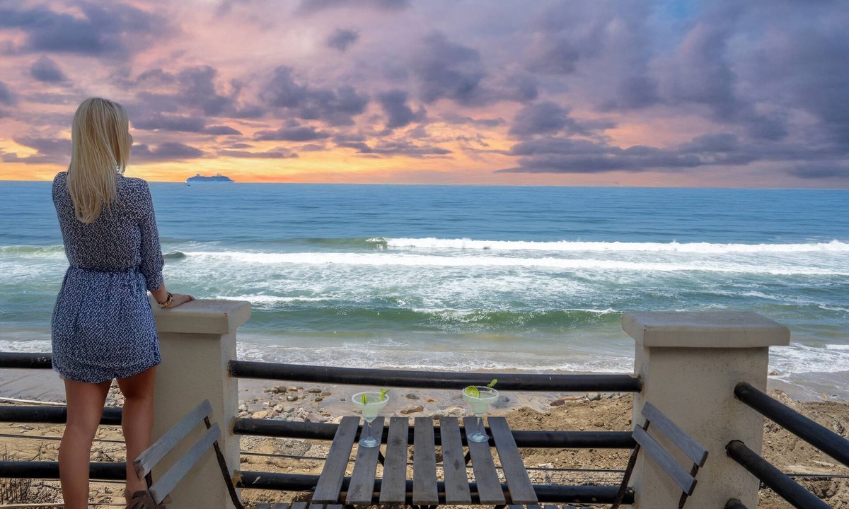 Costa Apartment | BEACHFRONT Relaxation 1 Bedroom Apt