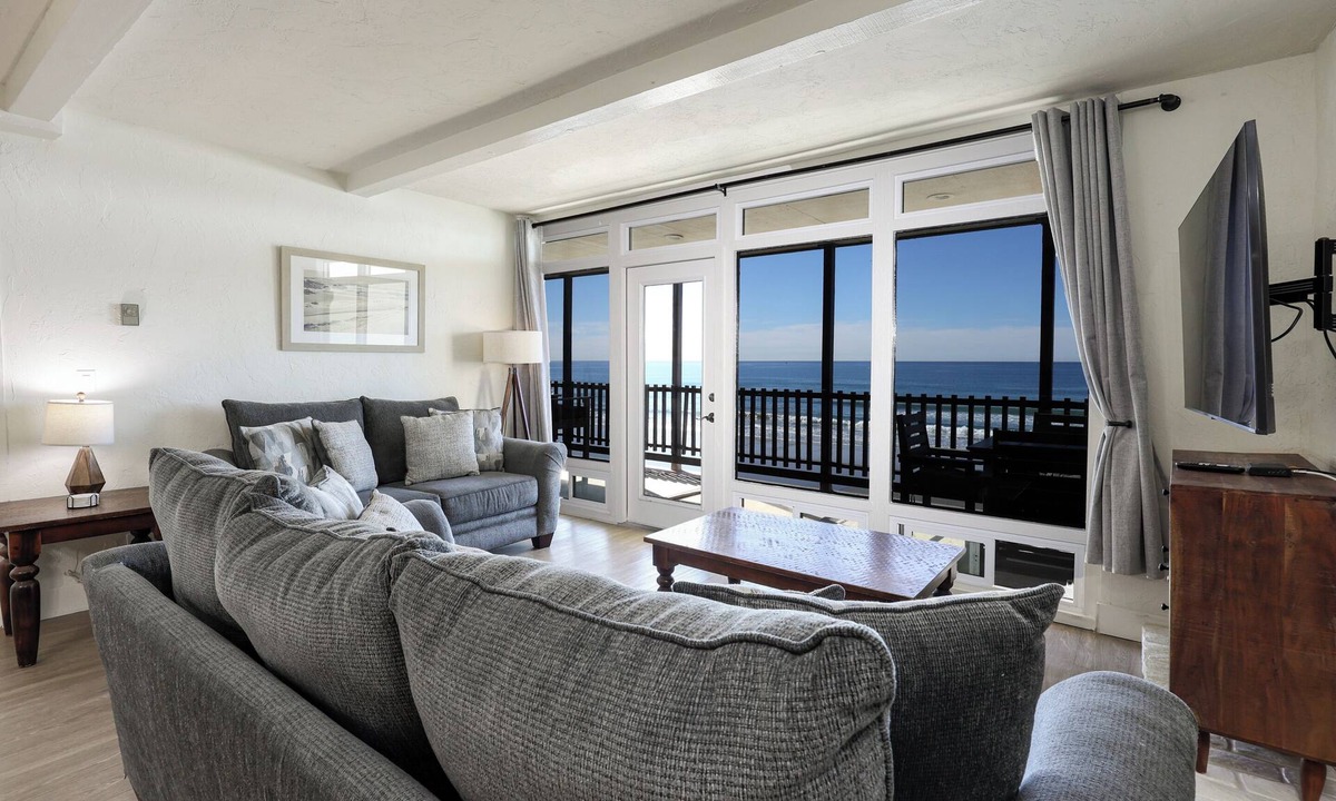 South Oceanside Condo | Beachfront Retreat