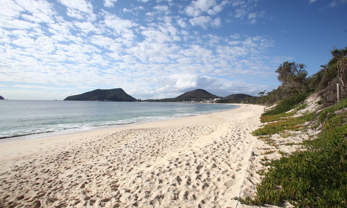 Nelson Bay Apartment | Beachfront Shoal Bay