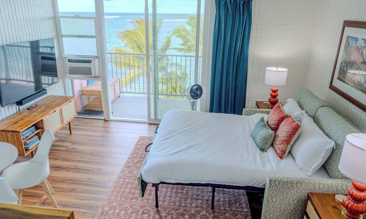 Punaluu Condo | Beachfront Studio w Amazing Views