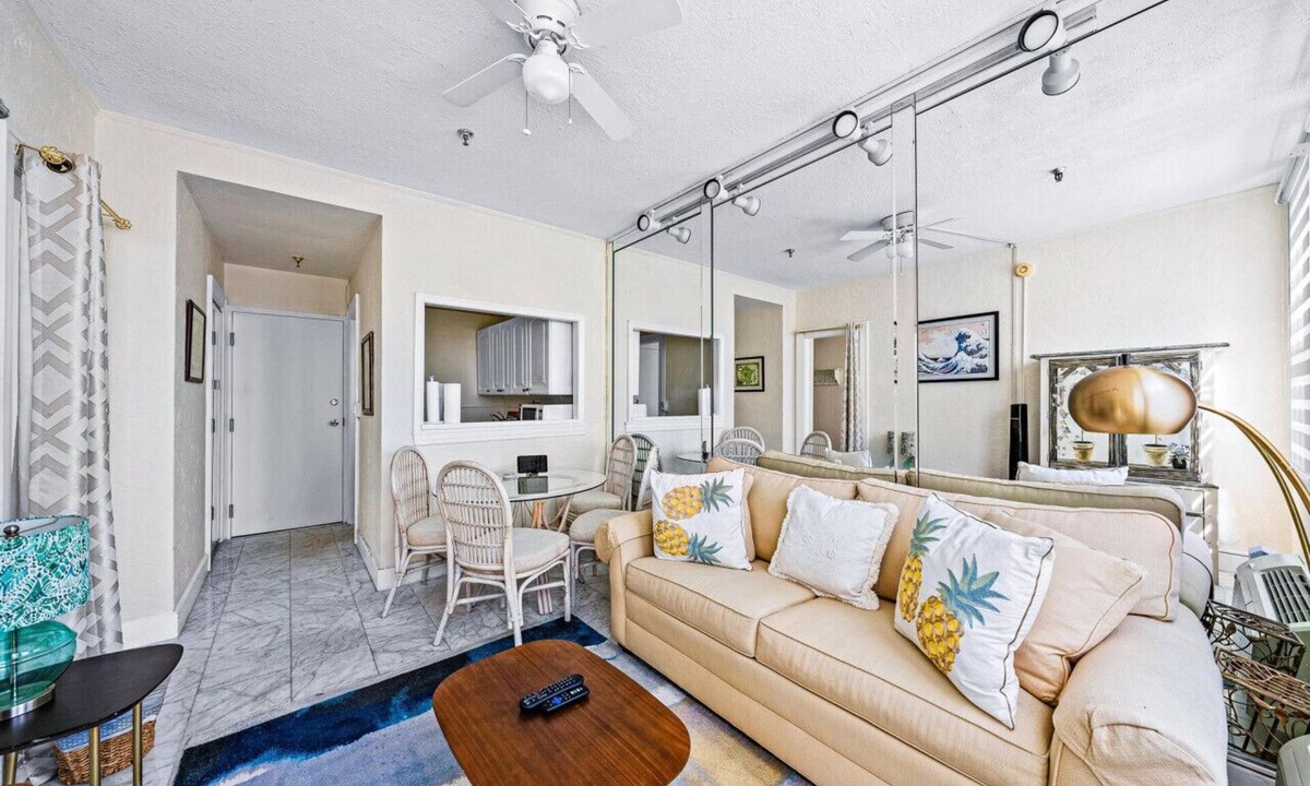 Palm Beach Condo | Beachfront Summer Suite with Pool Access