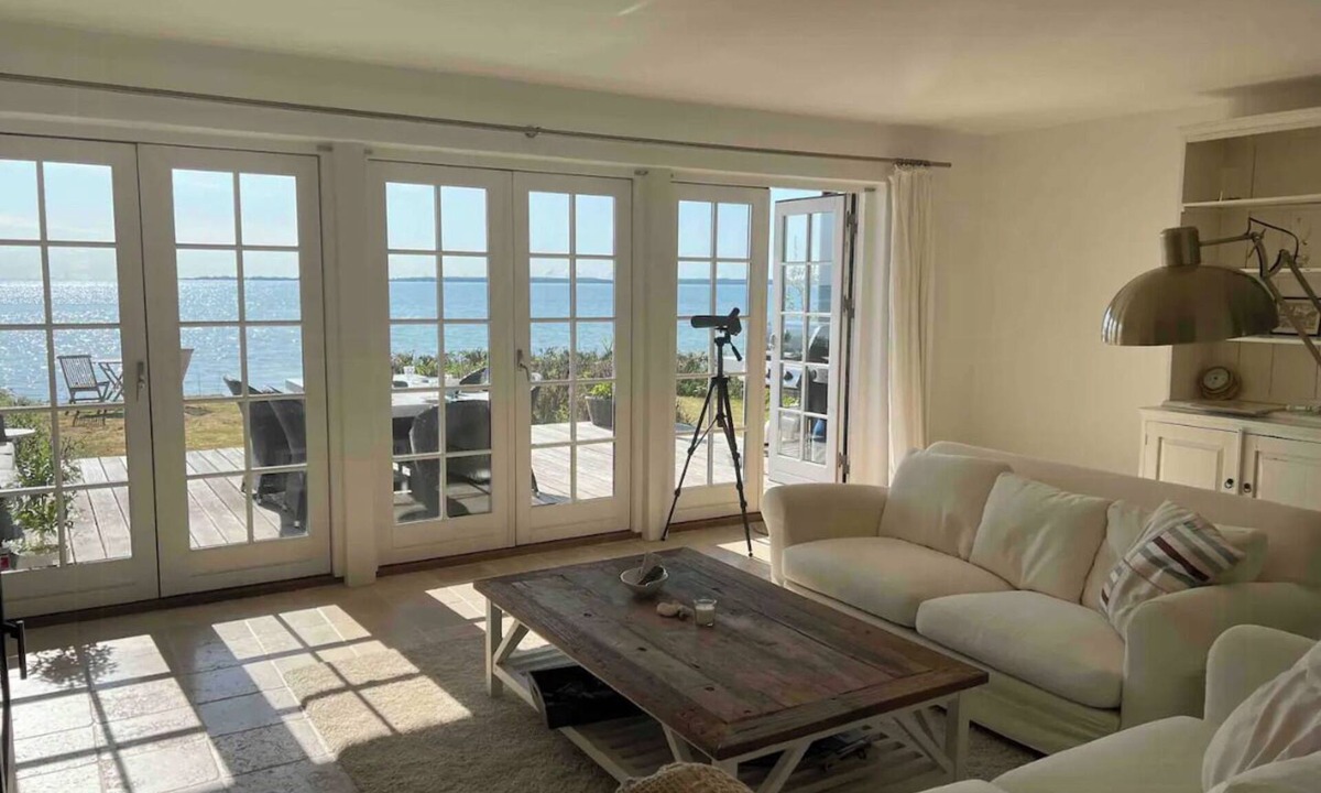 Hesselager House | Beachfront summerhouse with amazing view and peace