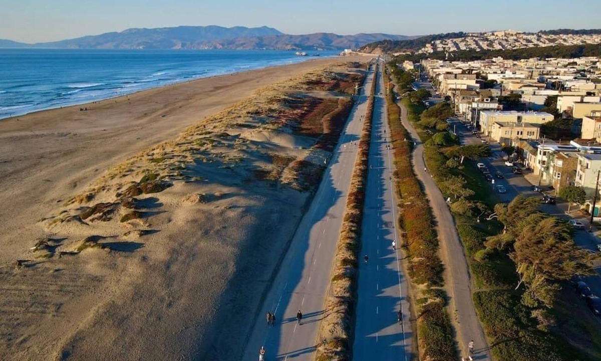 Outer Sunset House | Beachfront urban Oasis - 6 beds, hot tub