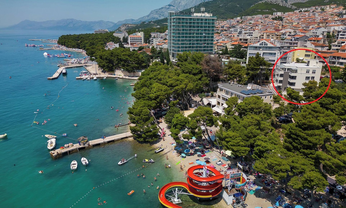 Donja luka Apartment | Beachfront Vacation Apartment in Makarska, 2 Bedrooms, Balcony, Elevator