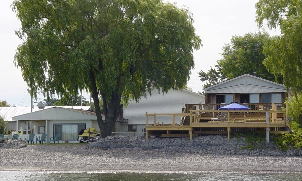 Olcott Condo | Beachfront Vacation Cottages - Lakeview Cottage