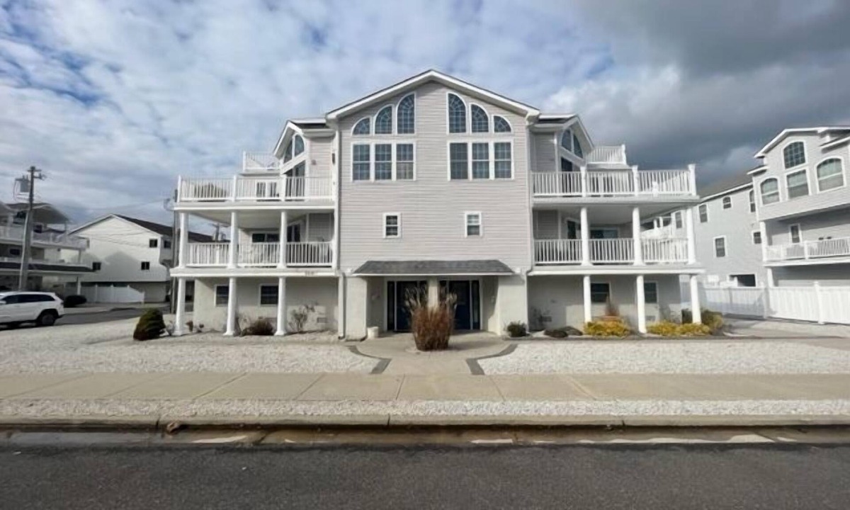 Sea Isle City House | Beachfront Views without the Beachfront Price
