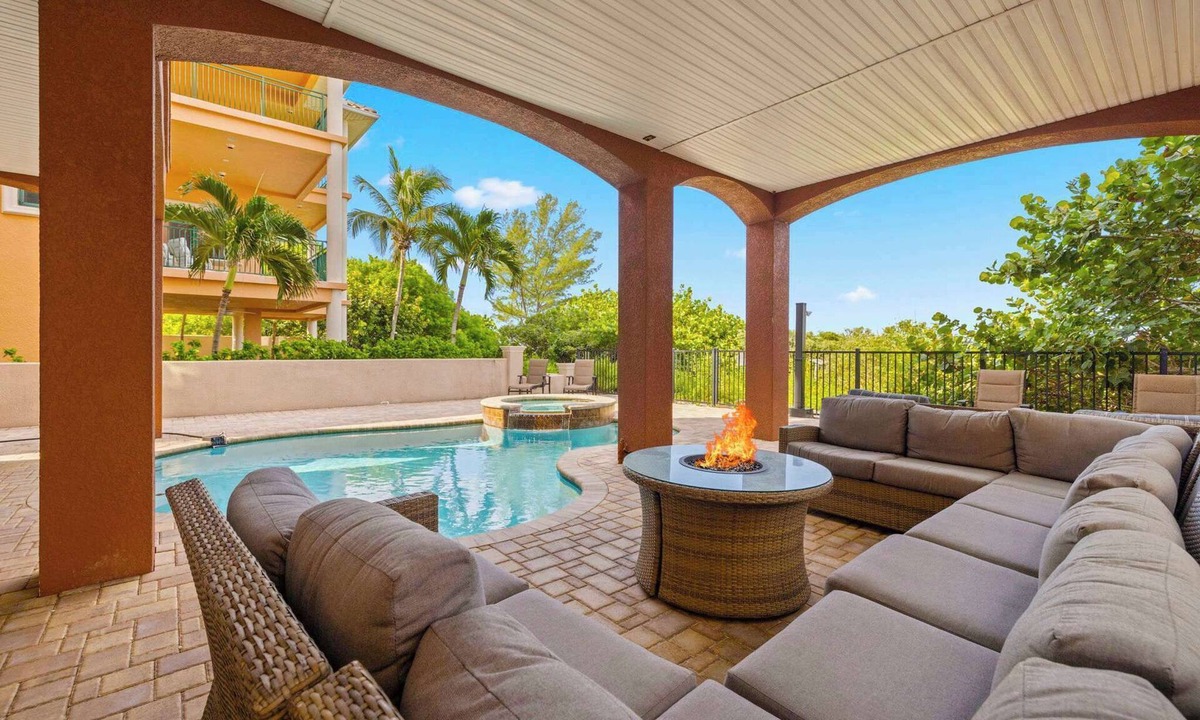 Sunset Beach House | Beachfront Villa: Heated Pool, Spa & Pool Table