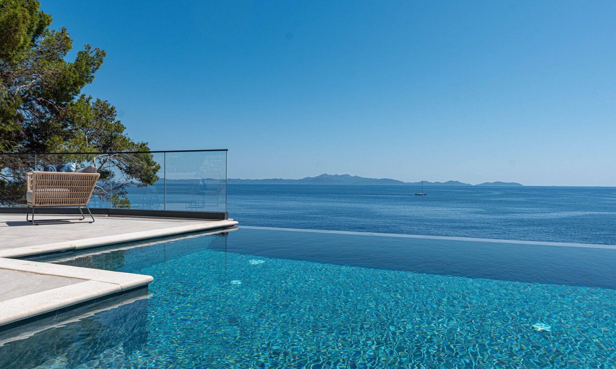 Blato Villa | Beachfront Villa Aquamarin with Pool