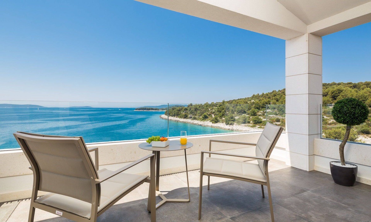 Okrug Gornji Villa | Beachfront Villa Azzurro With Pool