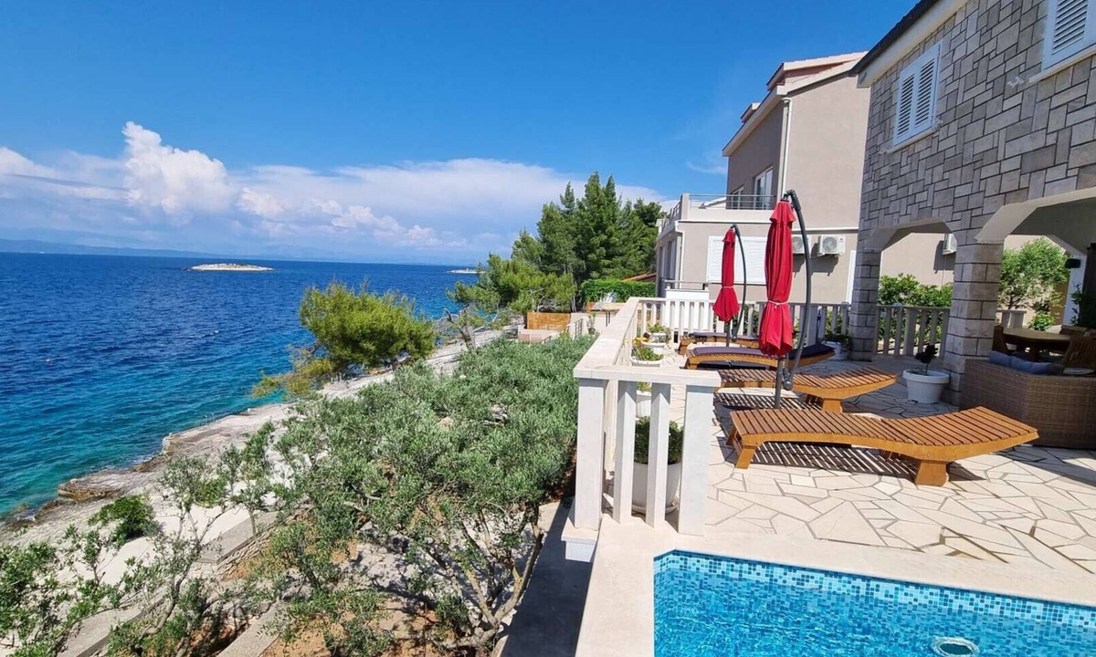 Prigradica Villa | Beachfront Villa Dream with pool