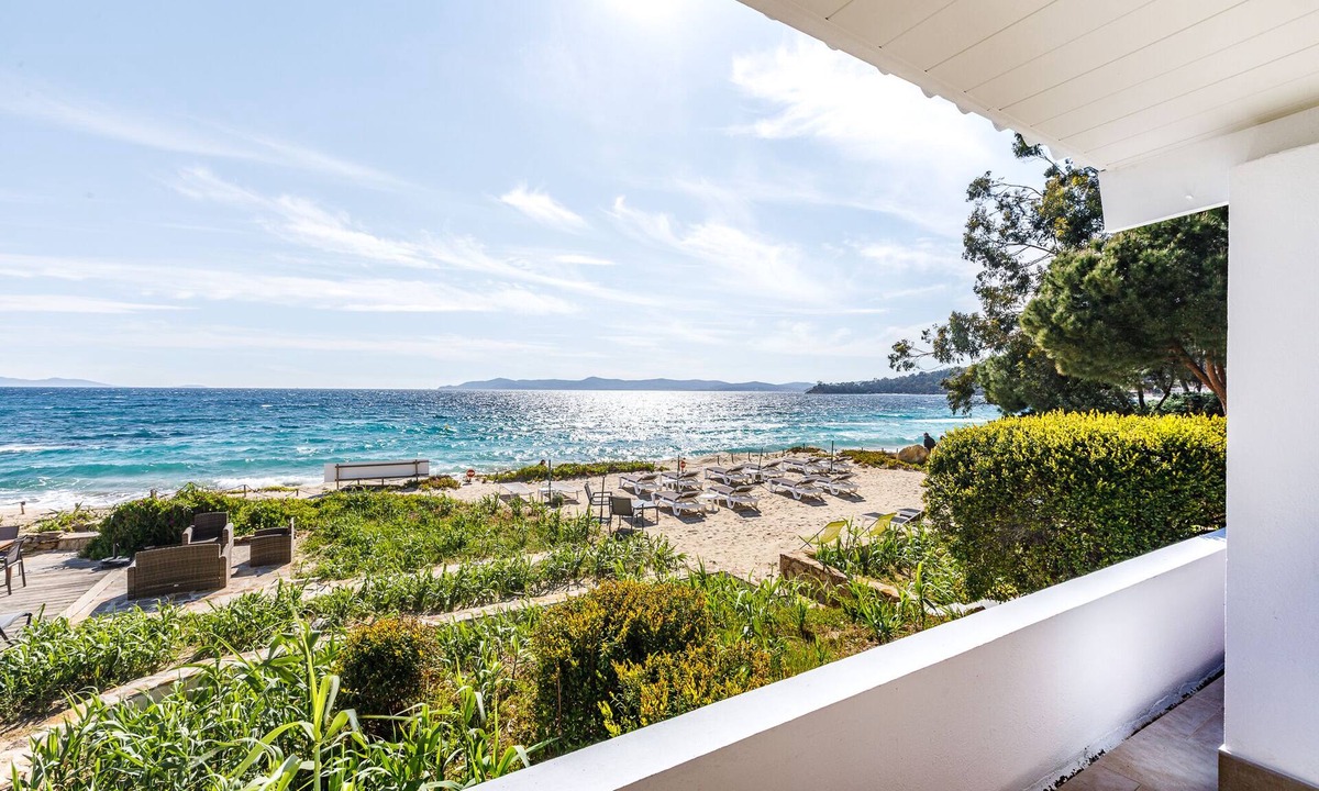 Cavaliere Villa | Beachfront villa East with private beach, exceptional 1st line