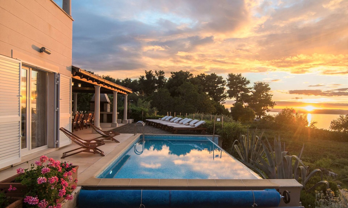 Mirce Villa | Beachfront Villa Gumonca wt heated pool, jacuzzi, seaview terraces & eco gardens
