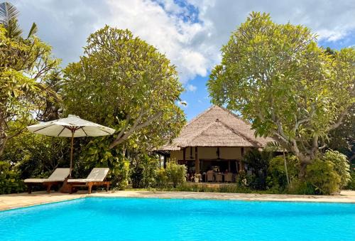 Lokapaksa Villa | Beachfront Villa Mawar with Private Pool and Sunset View