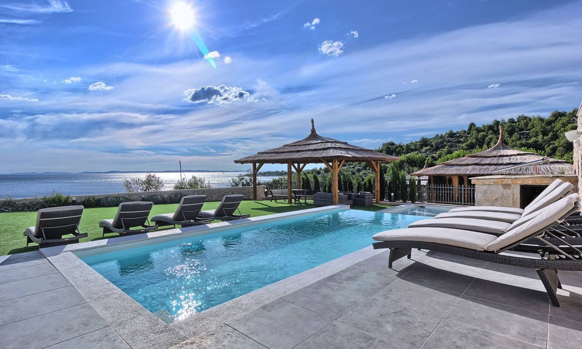 Jezera Villa | Beachfront Villa New Horizons I